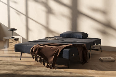 Cubed 160 Chrome sovesofa i 528 Mixed Dance Blue i en stue, billede 2