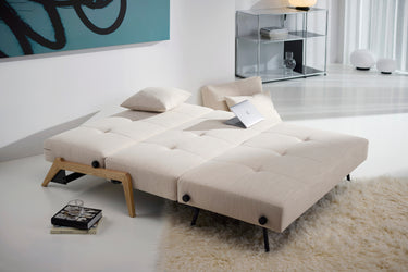 Cubed 160 Wood sovesofa i 612 Blida Sand Grey i en stue, billede 9