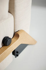 Cubed 140 Wood sovesofa i 612 Blida Sand Grey i en stue, billede 14