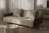 Long Horn D.E.L. sovesofa med armlæn i 539 Bouclé Beige i en stue