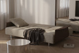 Long Horn D.E.L. sovesofa med armlæn i 539 Bouclé Beige i en stue, billede 3