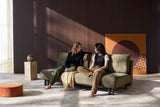 Nabli sovesofa i 316 Cordufine Pine Green i en stue