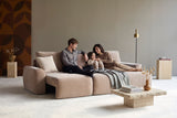 Norum sovesofa med chaiselong og Chunky armlæn i 417 Esina Mocha i en stue