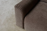 Norum sovesofa med Chunky armlæn i 411 Esina Cedar Brown i en stue, billede 4