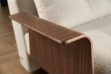 Recast Dark Styletto sovesofa med armlæn i 357 Taura Off White i en stue, billede 2