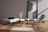 Splitback Styletto Light Wood sovesofa i en stue, billede 4