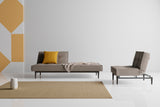 Splitback Styletto Black Wood sovesofa i 521 Mixed Dance Grey i en stue, billede 3