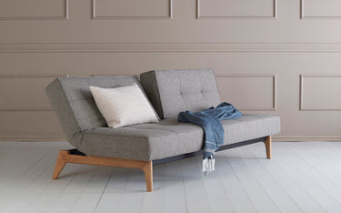 Splitback Eik sovesofa i 521 Mixed Dance Grey i en stue