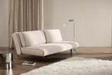 Unfurl Lounger sovesofa i 594 Corduroy Ivory i en stue